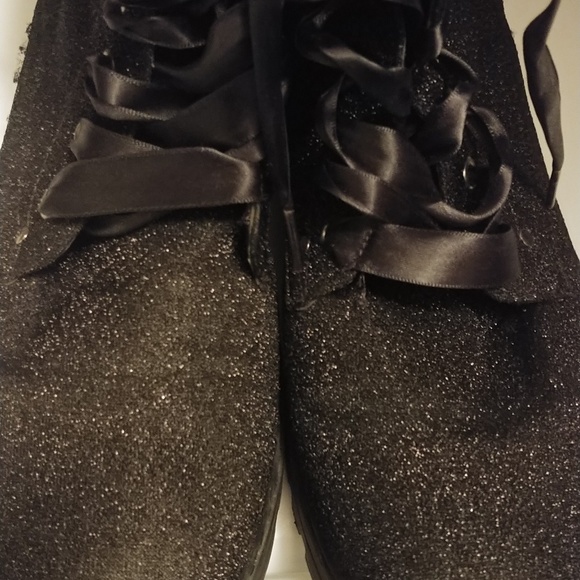 Boots - Picture 3 of 8